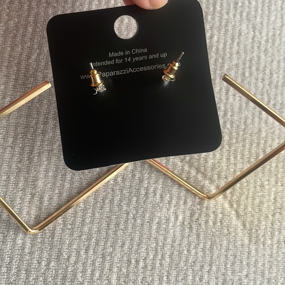 Gold Hoop Earring - Picture 2 of 3